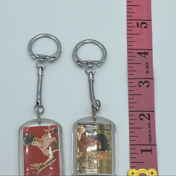 Vintage Bruce Lee Set of 2 Clear Photo Keychains - Picture 6 of 7